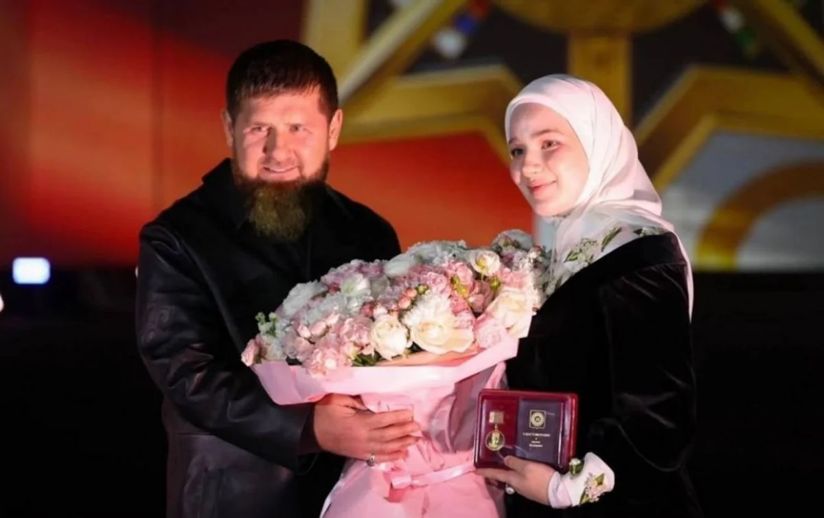 Ramzan Kadrov qızını Çeçenistanın ən yüksək ordeni ilə təltif etdi xəbəri üçün şəkil