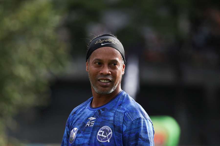 Ronaldinyo aktiv futbola qayıdır xəbəri üçün şəkil