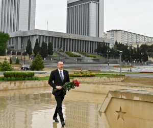    Prezident Həzi Aslanovun abidəsini ziyarət edib

   