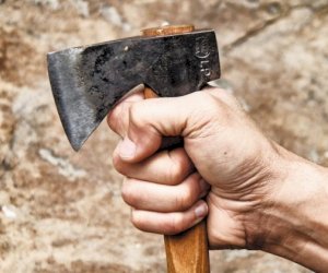    Ağstafada DƏHŞƏT: Oğru ilə ev sahibi bir-birini baltaladı   