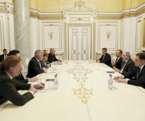    Paşinyan britaniyalılarla Qarabağda danışdı   