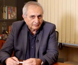    “Defoltda hökumətin özü maraqlı olur“ - Sabit Bağırov   