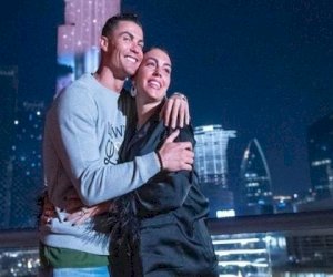    Ronaldo sevgilisinə hər ay 100 min avro ödəyir   