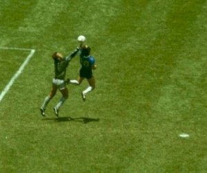    Maradonanın forması 4 milyona satıldı - FOTO   