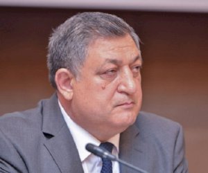    “Prezidentin quluyam” deyən sabiq məmur indi nə işlə məşğul olur? - “Tar çalıram”   
