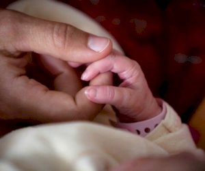    Dövlət Komitəsi 16 yaşlı ana ilə bağlı məlumat yaydı   