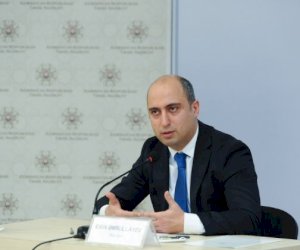    Təhsil naziri kurikulumu ləğv etdi   