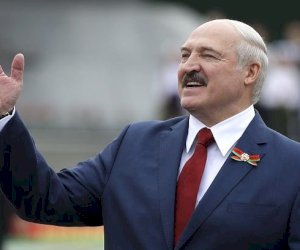    “Mən Putinin kiçik qardaşıyam” - Lukaşenko   