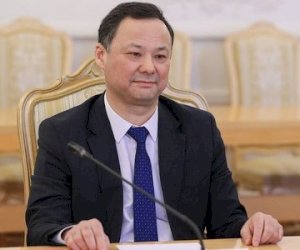    Bakıdan qayıdan kimi nazir postundan istefa verdi - Kazakbayev kimdir?   