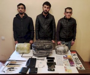    Sərhədçilərin üzərinə maşın sürən şəxs saxlanıldı - FOTO   