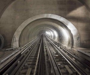    Bakı metrosunda hadisə: 2 qız qatar yolu ilə tunelə qaçıb    
