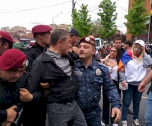    
Ermənistanda sabiq nazir saxlanıldı   