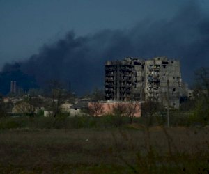    
Mariupoldan daha 50 mülki şəxsi təxliyə edildi   