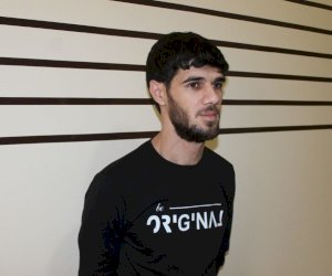    
Allahverdiyev bəndəlik eləmədi: 13 mənzildən 19 min oğurladı    
