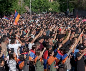    İrəvanda müxalifət genişmiqyaslı mitinqə başladı    