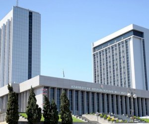    Milli Məclisin əməkdaşını avtomobil vurdu   
