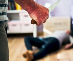    
Sumqayıtda kişi arvadını öldürüb qaynanasını yaraladı   