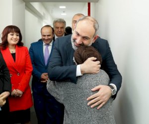    Paşinyanın mühafizəçiləri evlərə soxulub   