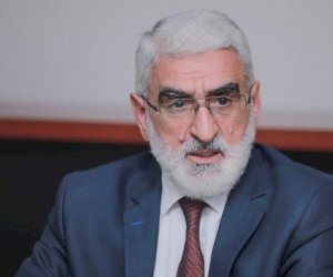    “Korrupsioner nazirlər var ki, hər gün ibadət edir”   - Mirmahmud Mirəlioğlu