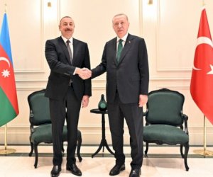    Azərbaycan və Türkiyə liderləri Ermənistanla əlaqələrin normallaşdırılmasını müzakirə ediblər   