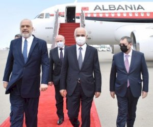    Albaniyanın Baş naziri Azərbaycana gəldi   