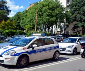    
İtaliya mafiyasına ağır zərbə: 80-ə yaxın adam saxlanıldı   