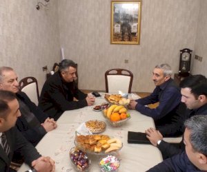    Abşeronda şəhid ailələri bayram günlərində ziyarət olundu - Fotolar   
