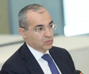    “Milli valyutanın məzənnəsi ilə bağlı risklər yoxdur“   - Mikayıl Cabbarov