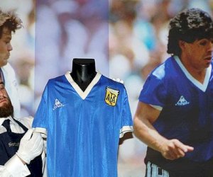    
Maradonanın forması fantastik qiymətə satıldı   