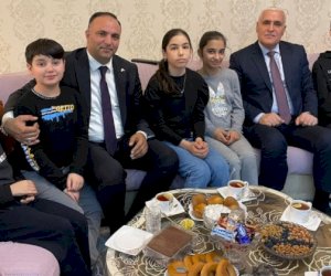    Xətai rayonunda Aprel şəhidlərinin ailələri ziyarət olundu - Fotolar   