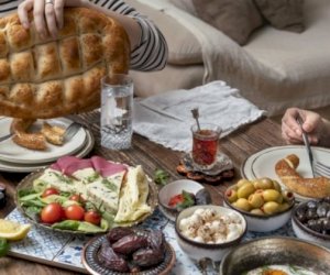    Azərbaycanda iftar süfrəsində 10 nəfər zəhərləndi: Polis işə qarışdı   
