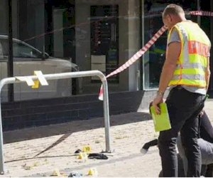    
Qızının boğazını kəsdi, oğlunu eyvandan atdı   