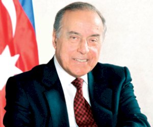    
Heydər Əliyev hüquqi dövlətin sarsılmaz əsaslarını qoydu   