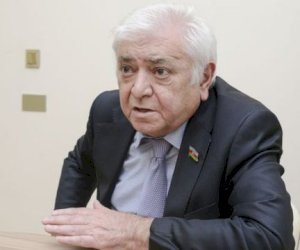    
Yazıçı-deputat: “Allaha şükür, kitab oxuyan yoxdur“ 
   