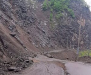    İsmayıllıda leysan uçquna səbəb oldu –Yol bağlanıb

   