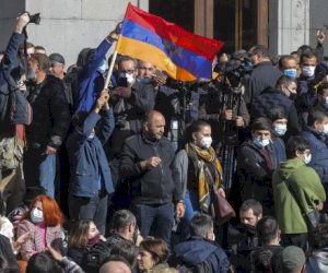    Onlar Paşinyanı devirmək istəyir: Ermənistanda gərginlik

   