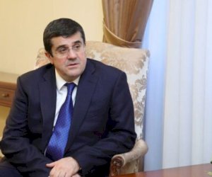    Araik Arutyunyan Ter-Petrosyanın evinə getdi   