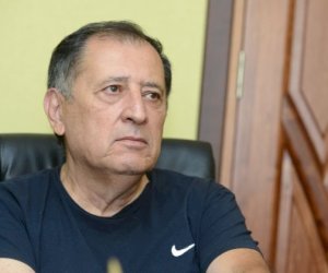    “Onlar bayquşdur, xarabalığı sevirlər“   - Baba Vəziroğlu