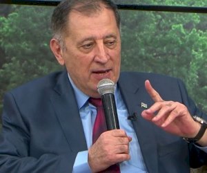    “İnsanlar düşünür ki, harınlığı ancaq vəzifəli şəxslər edə bilər”   