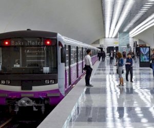    Metroda problem yarandı: Sərnişinlər düşürüldü   