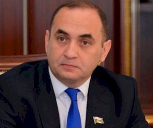    İlahiyyatçı-deputat Quranın yandırılmasından danışdı:   “Bunun sonu yaxşı görünmür“