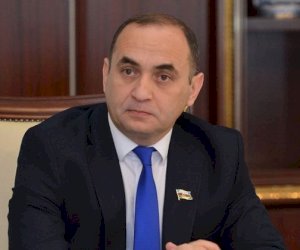    “Kolleclər ləğv edilsin, qəbul dayandırılsın“ çağırışları:   “İşsiz qalmaqdansa...“