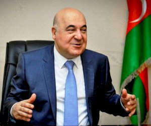    “Özünü də, qadını da biabr edir“ - Çingiz Abdullayev   