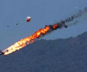   İki hərbi təyyarə havada toqquşdu - Ölənlər var   
