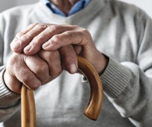    Azərbaycanda 82 yaşlı kişi arvadını çəliklə döydü   
