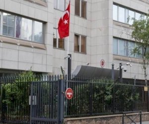    Türk konsulluğuna hücum oldu   