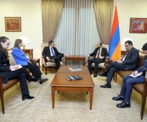   Amerikalı həmsədr İrəvana gəldi   