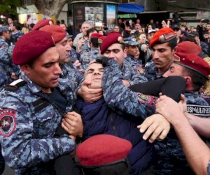    
Erməni deputat: “Bütün xuliqan polislər işdən qovulacaq”   