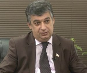    “Penisya yaşı kişilər üçün 63, qadınlar üçün 60 yaş olmalıdır”   