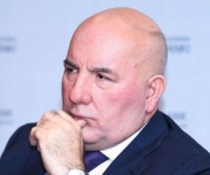    Elman Rüstəmov bu iki qurumda yüksək vəzifədə qalır   